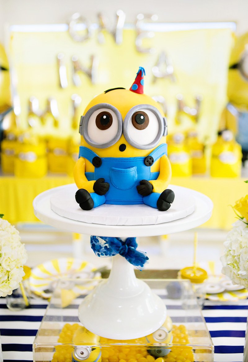 Minion Birthday Cake!... - Jo's Custom Cakes and Catering | Facebook